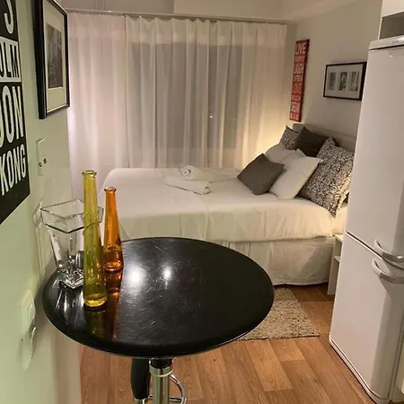 Cozy Near Airport 公寓